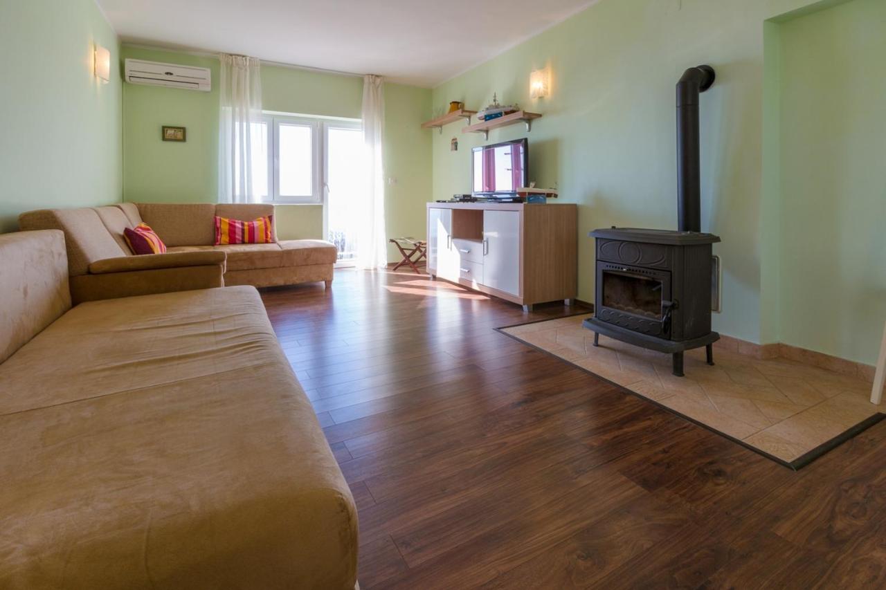 Apartments With A Parking Space Crikvenica - 13450 Bagian luar foto